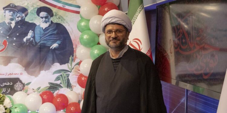 دومین شب برنامه زنده «ایران 45» از شبکه سپهر سیما به امام موسی بن جعفر(ع) تقدیم شد