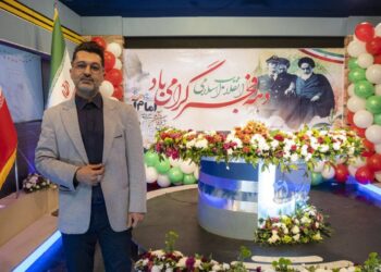 چهارمین شب برنامه «ایران 45» در شب مبعث رسول اکرم (ص) غرق نور و شادی شد