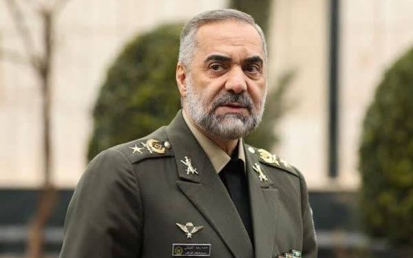 ارتش دژی استوار در برابر هرگونه تجاوز و تهدید و نمادی از وحدت و انسجام ملی